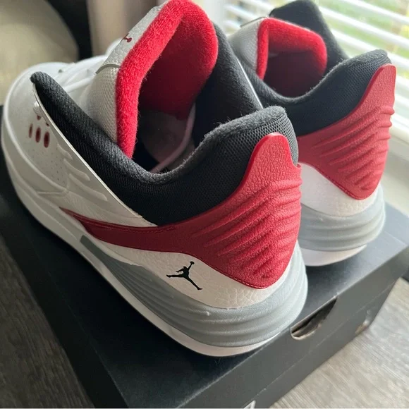 JORDAN Max Aura 5 White/Black Varsity Red Men’s SIZE 10 NIB - Picture 5 of 7